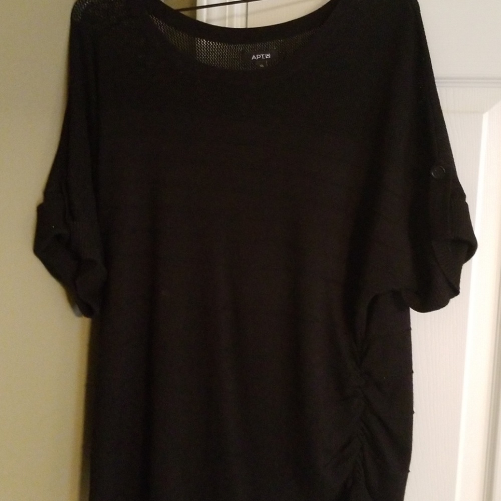 Short sleeve sweater